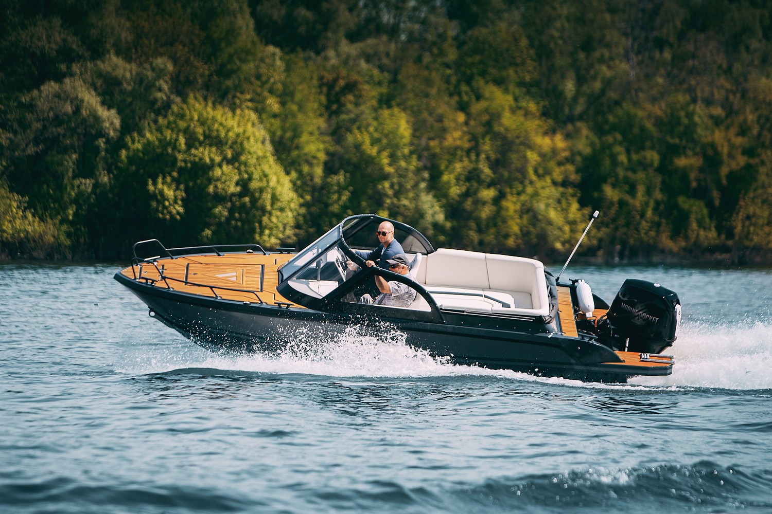 Моторная лодка Vivat 640 CB