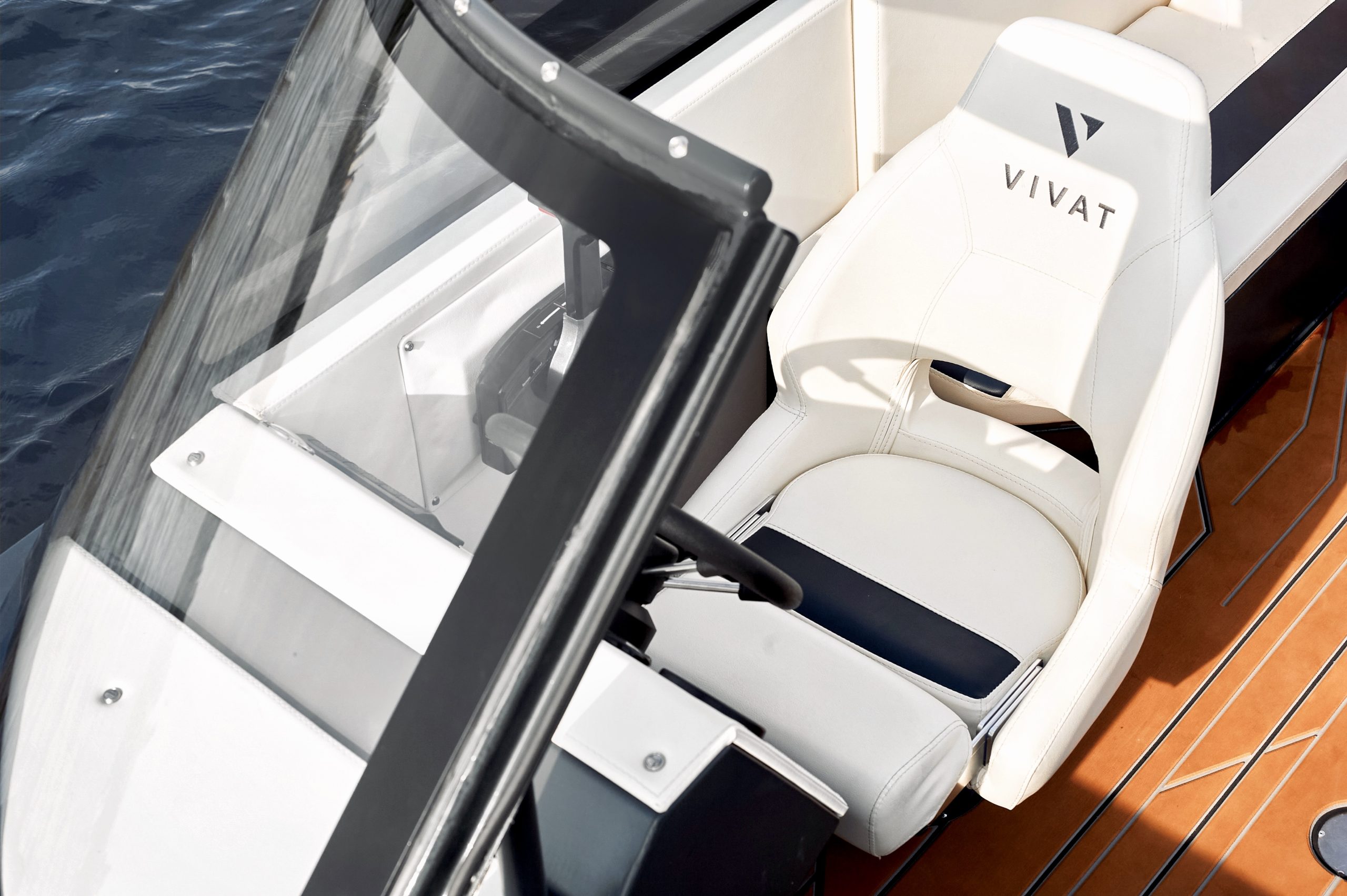 Моторная лодка Vivat 640 CB