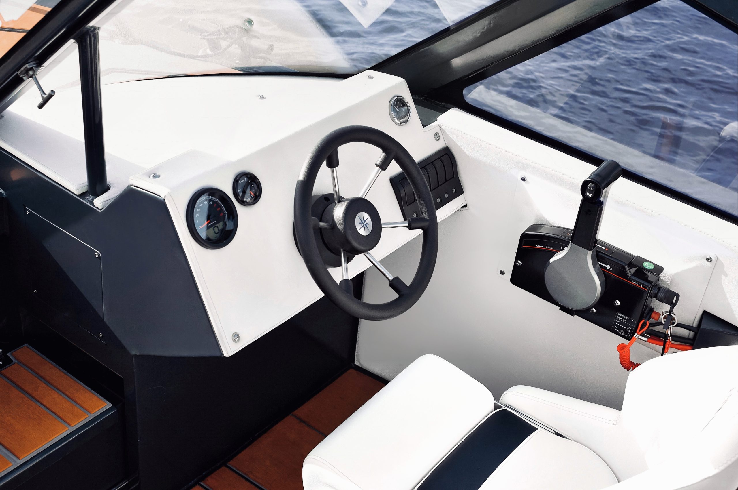 Моторная лодка Vivat 640 CB