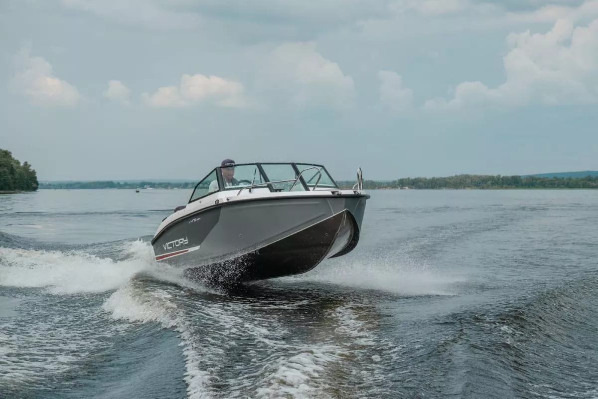 Комбинированная лодка Victory 470 Open