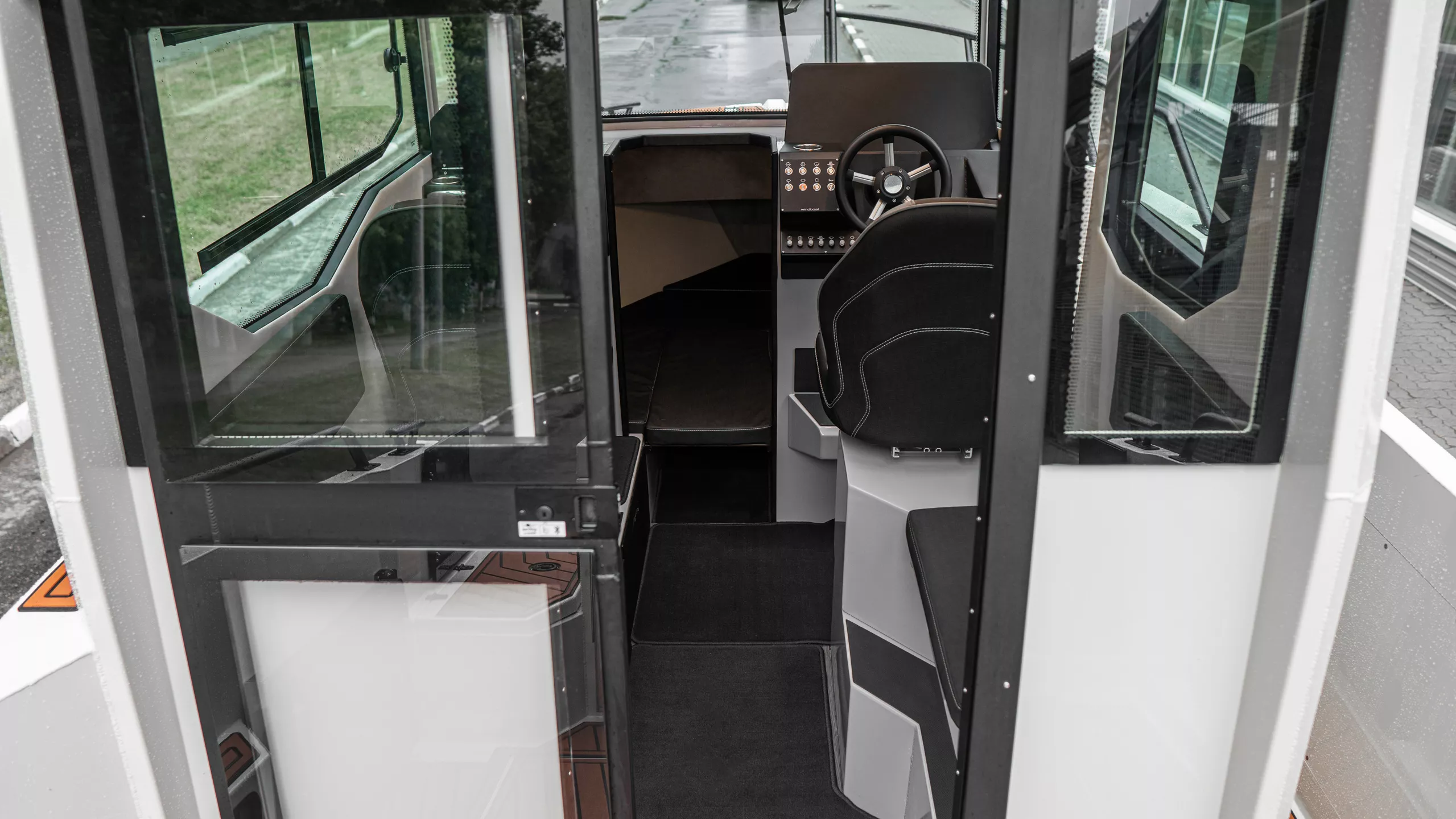 лодка WINDBOAT 7.0 Cabin